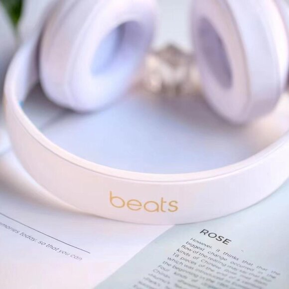 Beats Studio3 Bluetooth Wireless Noise Cancelling Headphones White - Picture 6 of 8